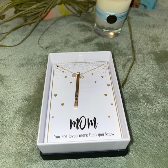 💕Mother’s Necklace Tiny Heart Crystal Flower NEW IN BOX - Picture 9 of 11